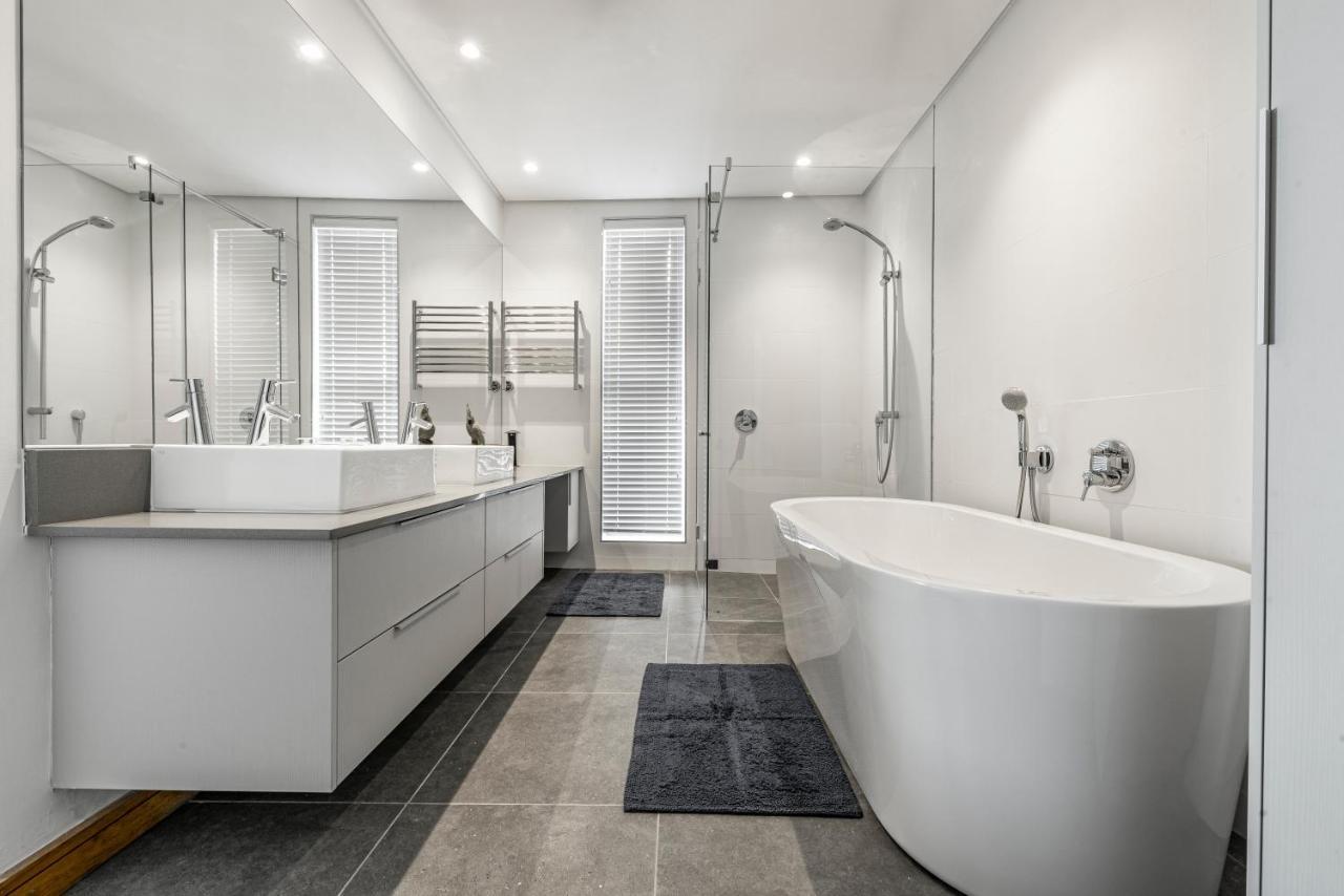17 Marine, 2 Bedroom Sea-Facing Apt101 Hermanus Esterno foto